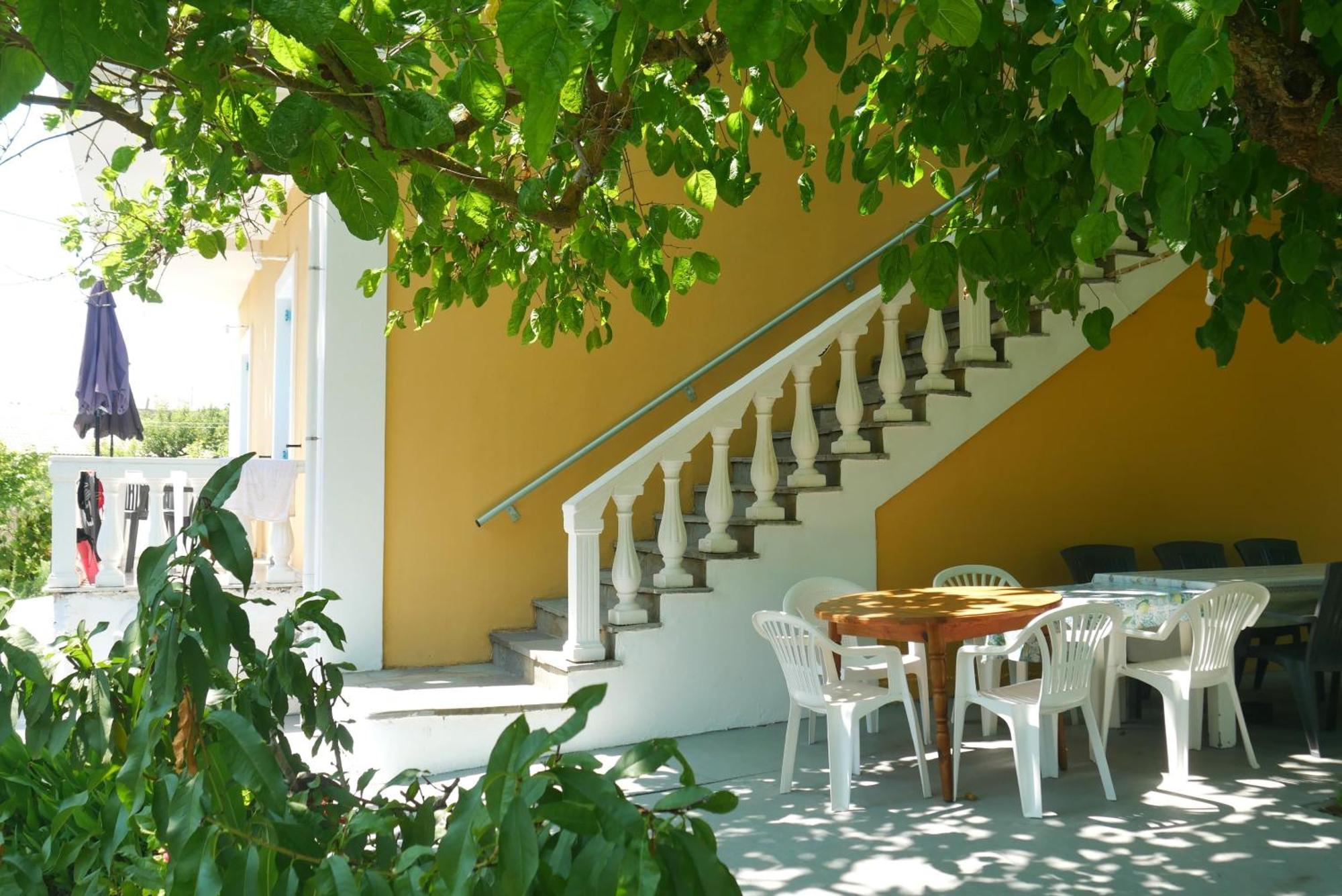 Villa Vania Gardenos Vitaládes Exteriör bild