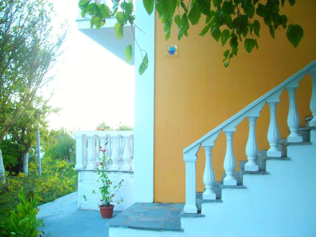 Villa Vania Gardenos Vitaládes Exteriör bild